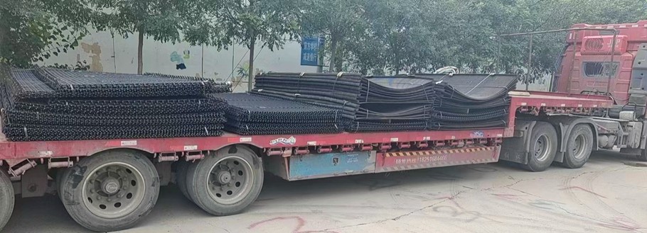 振動篩機用耐磨錳鋼絲軋花網(wǎng)篩網(wǎng)廠家